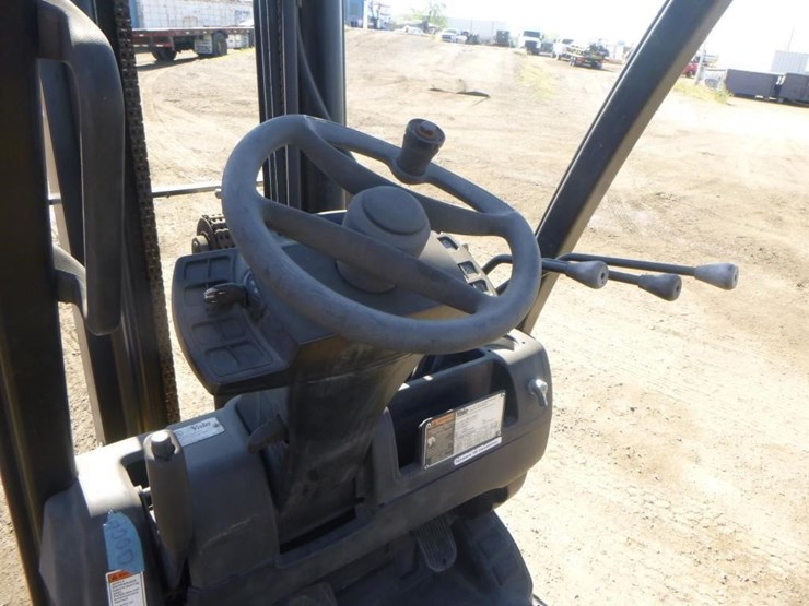 yale-glc30-forklift-image-18