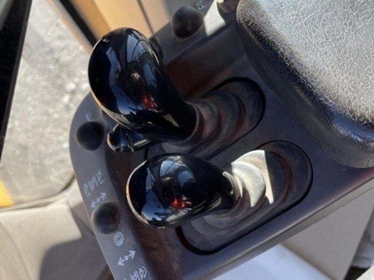 2021-volvo-l220h-image-28