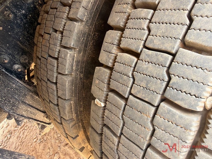 peterbiltpb337-service-truck-image-9