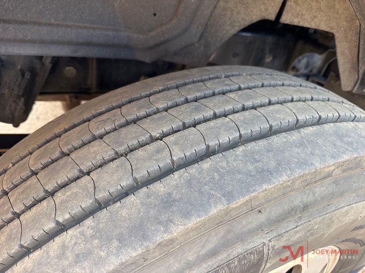 2001-mack-ch613-image-8