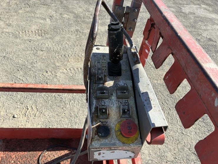 2018-skyjack-sj6826rt-image-17