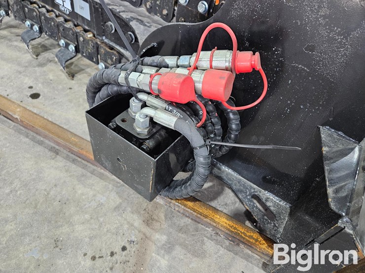 2025-massey-ferguson-730-image-18