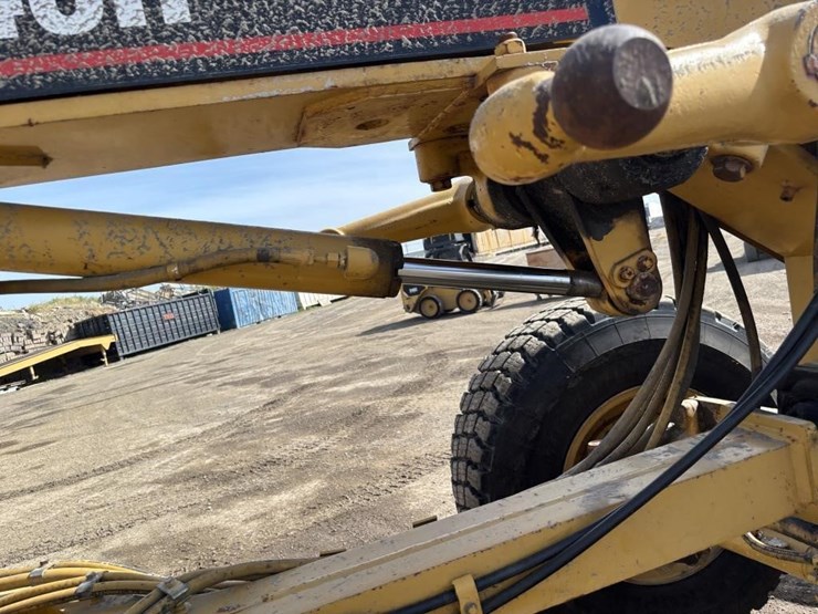 2006-caterpillar-143h-image-25