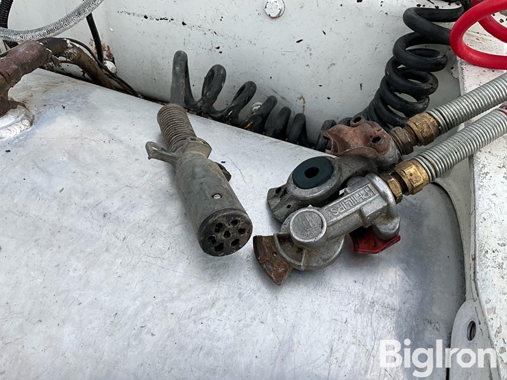 1995-peterbilt-379-image-13