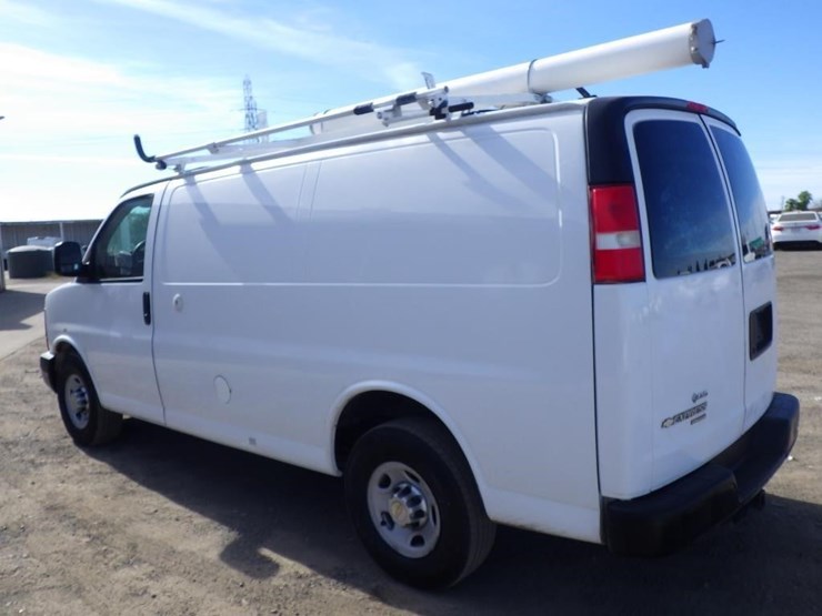 2012-chevrolet-express-2500-image-4