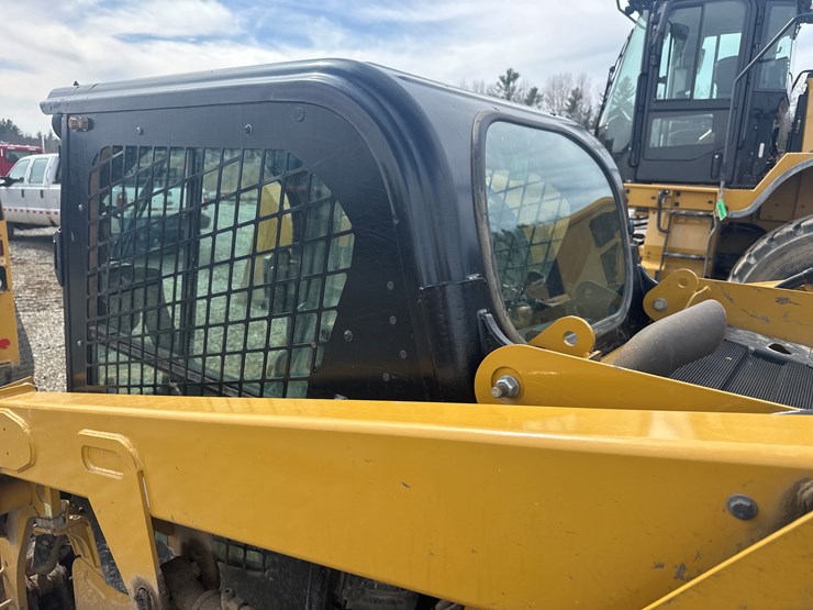 2019-caterpillar-239d-image-10