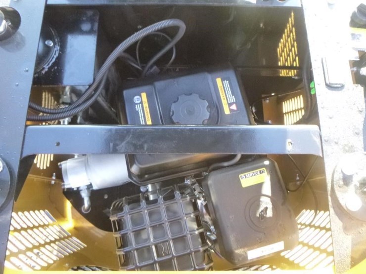 2025-agt-h12r-hydraulic-excavator-image-24