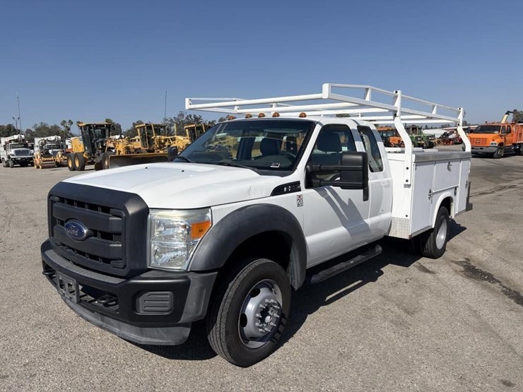 2015-ford-f550-sd-image-1
