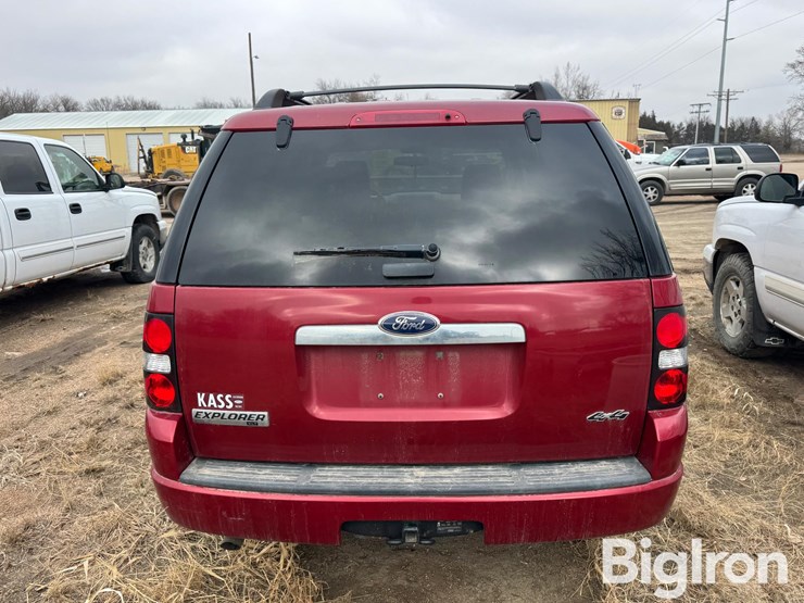 2010-ford-explorer-xlt-image-6