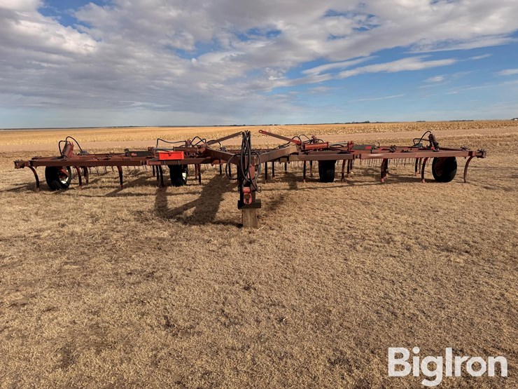 massey-ferguson-128-image-2