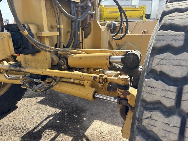 2006-caterpillar-143h-image-24