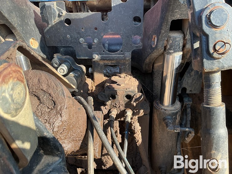 new-holland-t8040-image-14