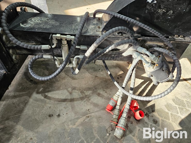 2025-massey-ferguson-730-image-18