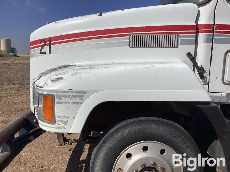 1990-mack-ch613-image-11