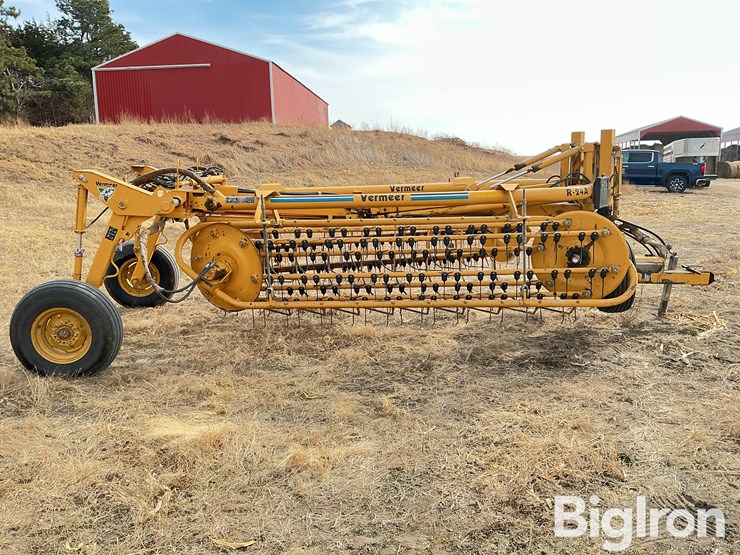 2001-vermeer-r24a-image-4