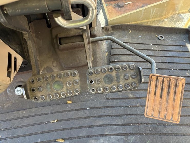 2004-john-deere-6420-image-18