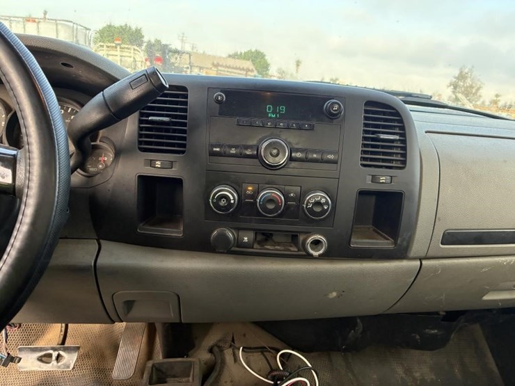 2011-chevrolet-silverado-1500-image-11