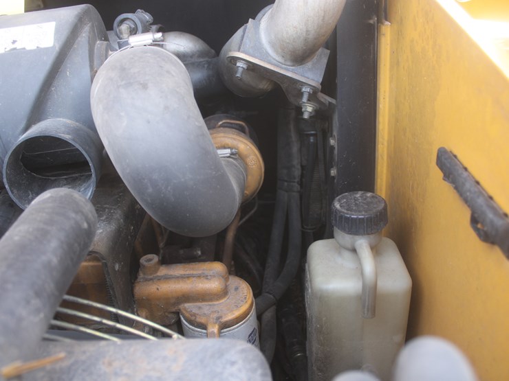 john-deere-325-image-22