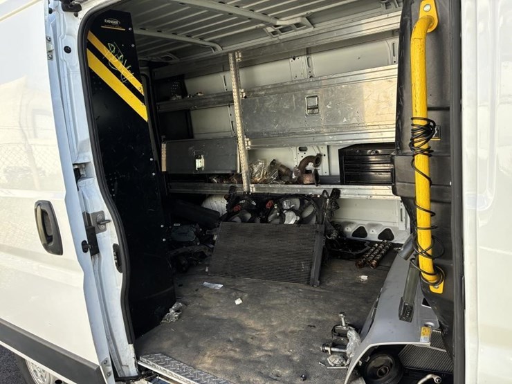 2021-utility-van-image-8