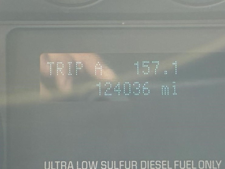 2013-ford-f650-xlt-image-21