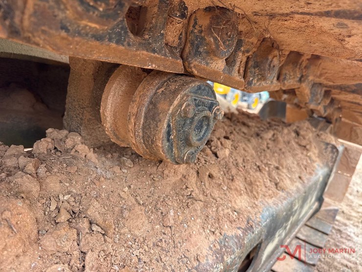 caterpillar-e120b-image-6