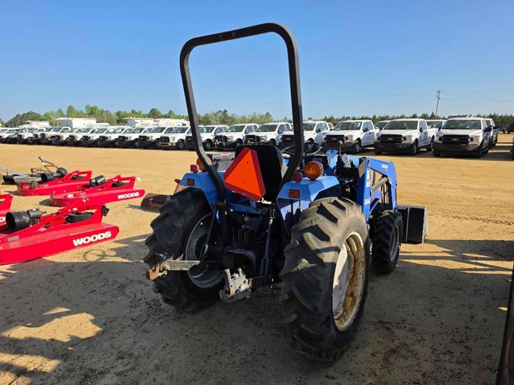 new-holland-tc30-image-3