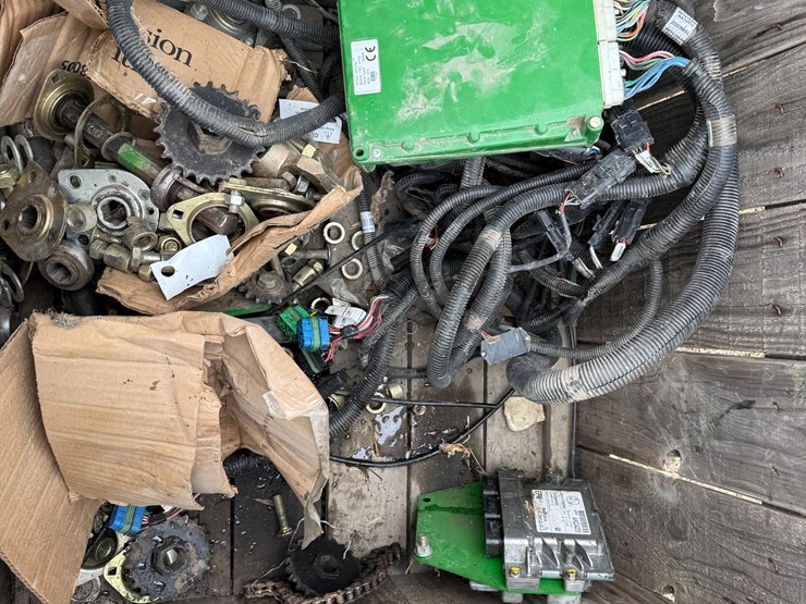 john-deere-hydraulic-drives,-air-bags,-&-wedge-box-image-11