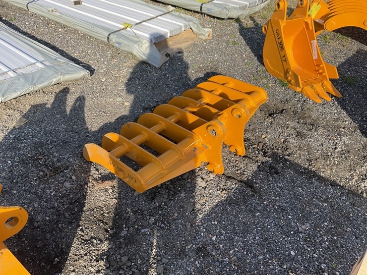 2026-caterpillar-305-image-1