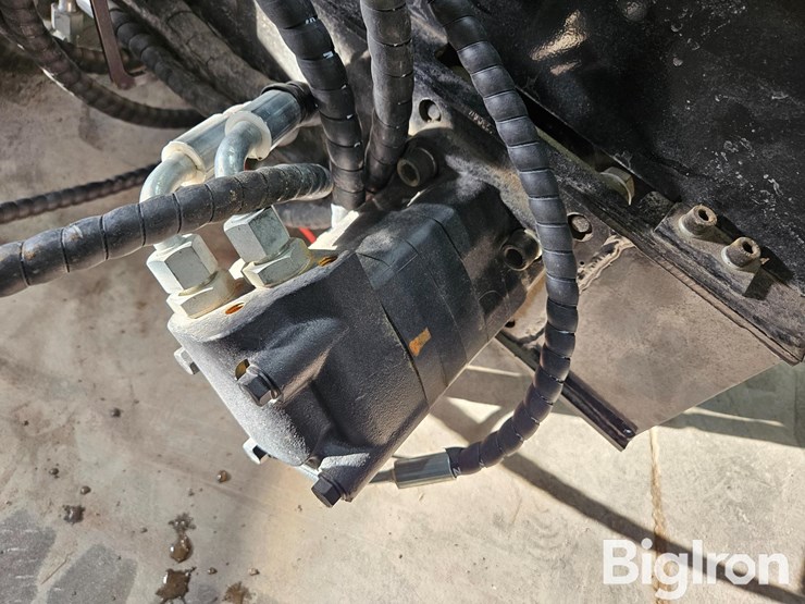 2025-massey-ferguson-730-image-16