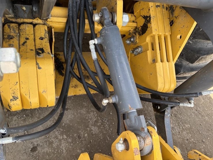 2019-deere-210lep-image-19