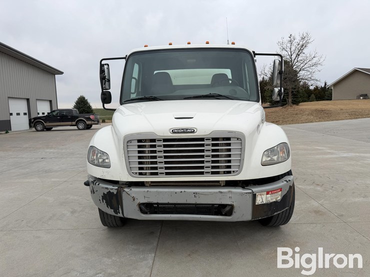 2016-freightliner-m2-tanker-truck-image-2
