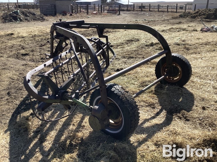 john-deere-lr2-pull-type-side-delivery-rake-image-7