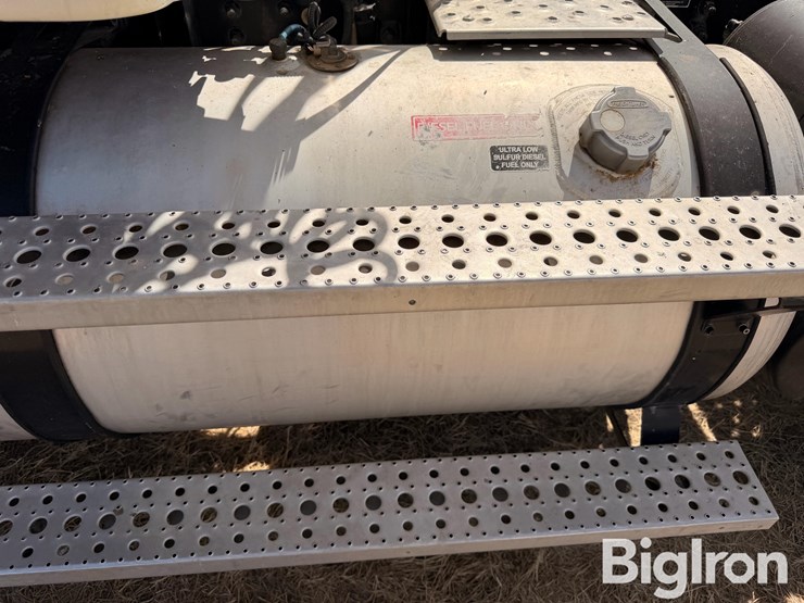 2015-freightliner-cascadia-125-image-20