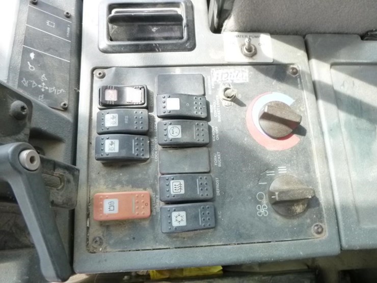 2004-caterpillar-924gz-image-17