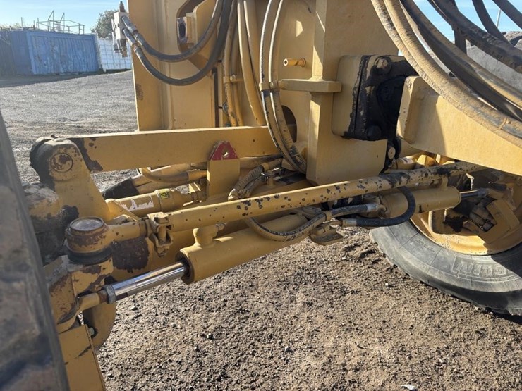 2006-caterpillar-143h-motor-grader-image-15