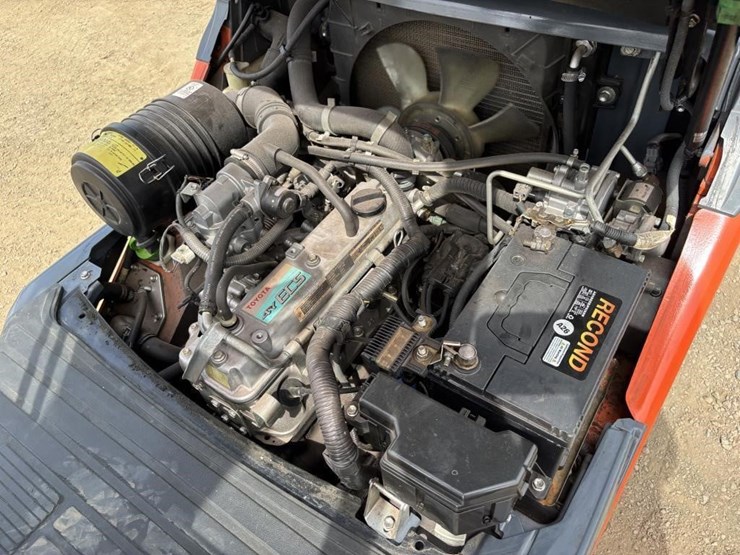 2013-toyota-8fgcu32-image-29