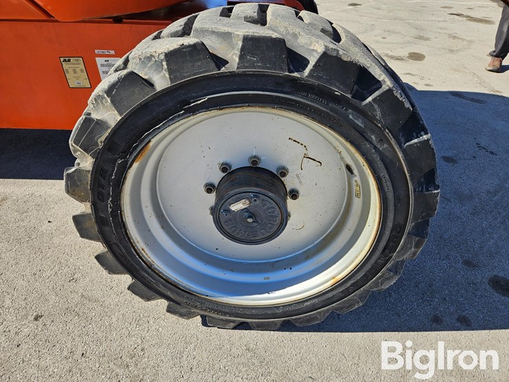 2009-jlg-600aj-image-17