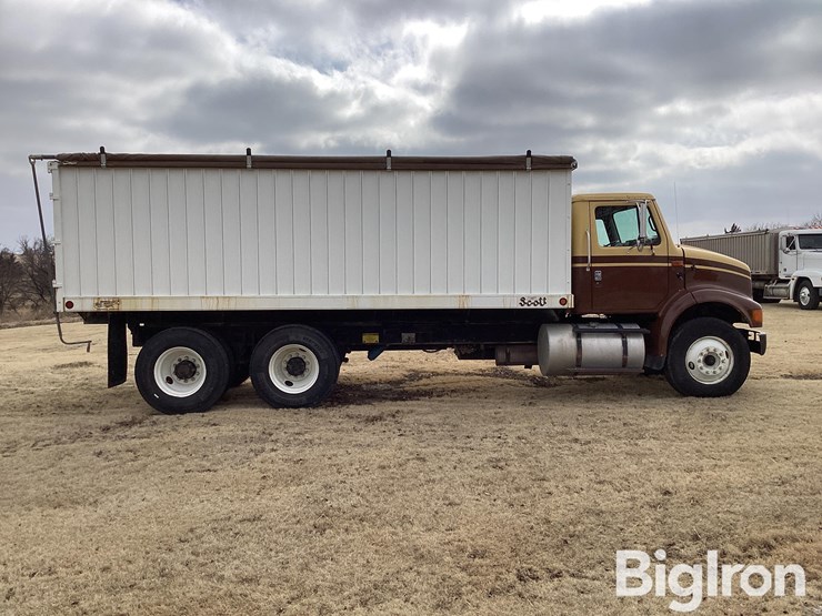 2000-international-8100-image-4