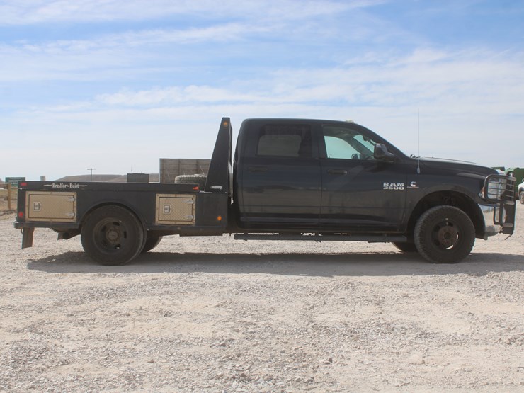 2015-dodge-3500-image-5