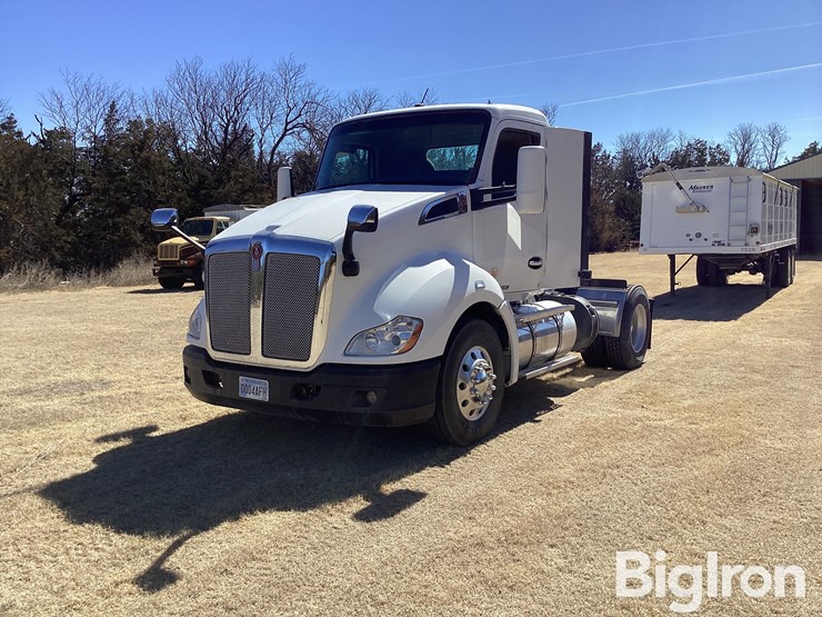 2019-kenworth-t680-image-1