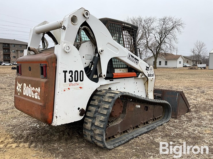 2004-bobcat-t300-image-5