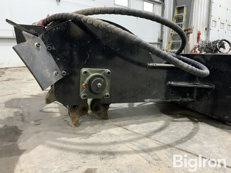 2025-massey-ferguson-730-image-11