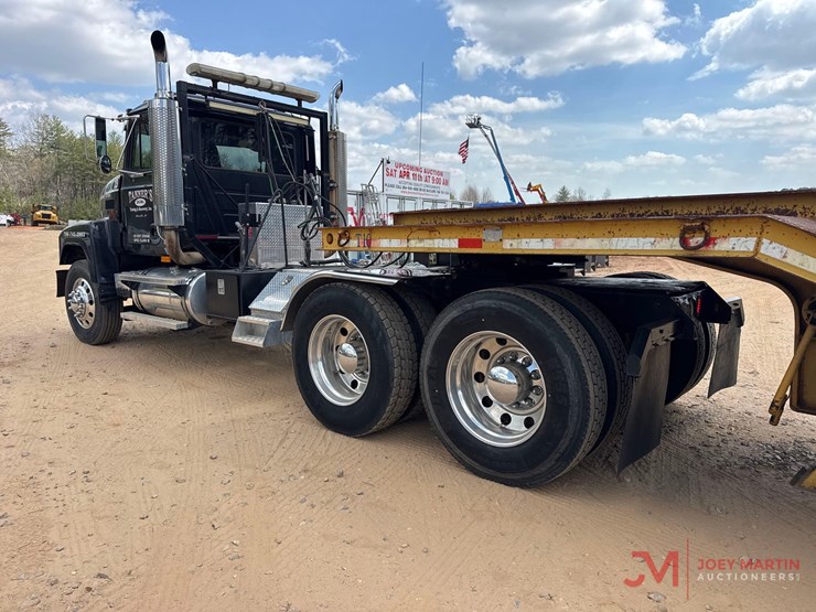 2001-mack-ch613-image-4