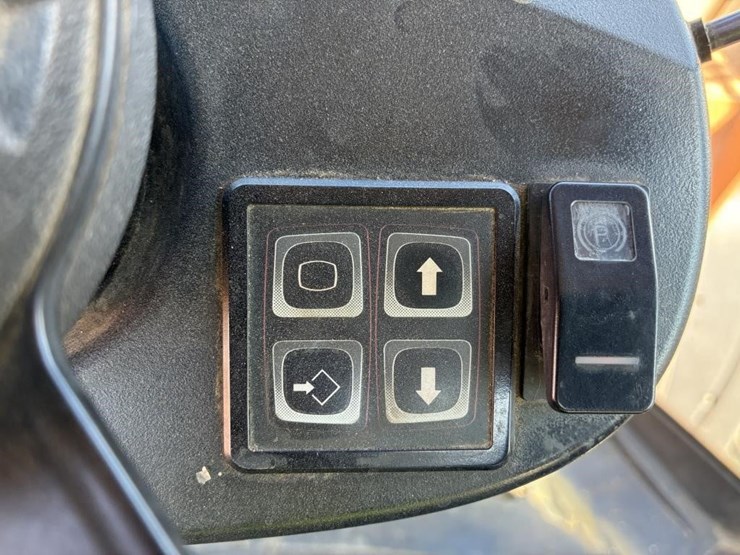 2009-case-721e-image-17