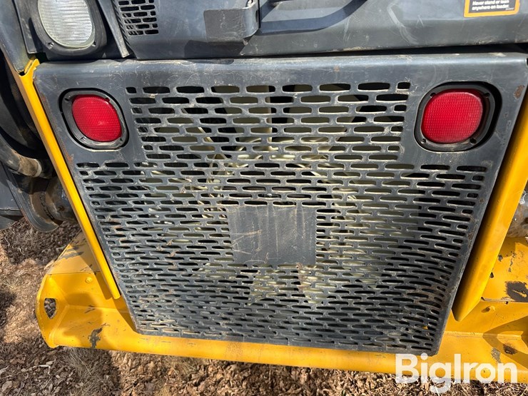 2015-deere-326e-image-13