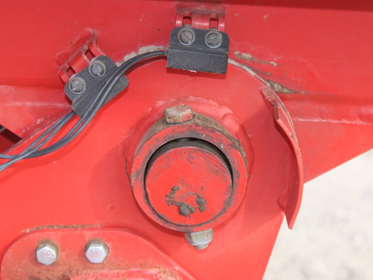 #1064-•-2009-morris-mfg-pro-ag-auto-align-bale-runner-16k-image-36