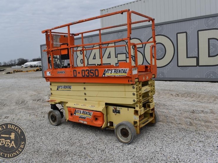 2015-jlg-2646es-image-3