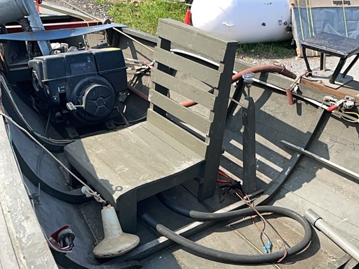 rare-super-nice-wood-reelfoot-lake-calhouns--stump-jumper-boat-with-original-seats-with-trailer-image-7