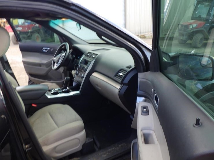 2015-ford-explorer-image-6