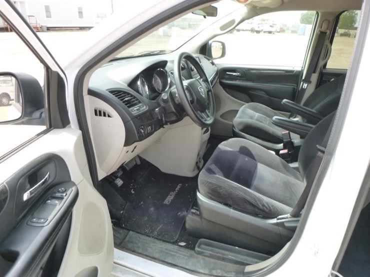 2014-dodge-grand-caravan-image-12